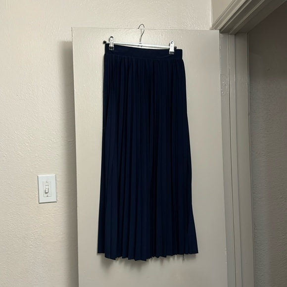 Women’s Navy Blue Skirt - Picture 1 of 3